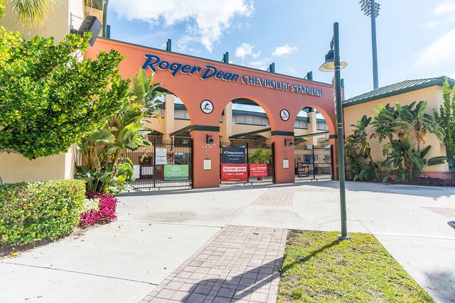 102 Bonaire Lane, Jupiter, FL 33458