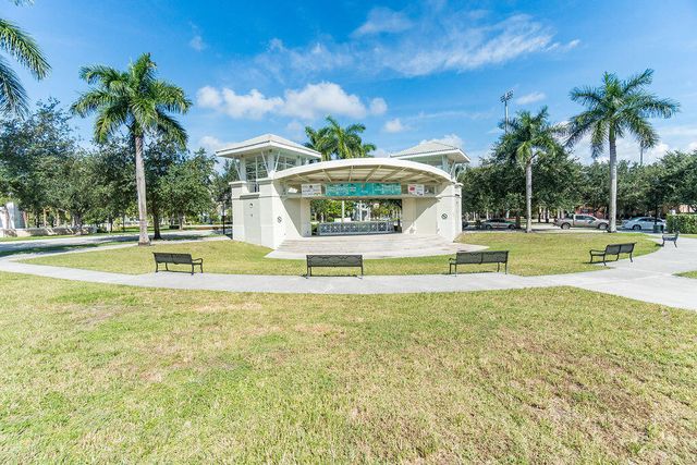 102 Bonaire Lane, Jupiter, FL 33458