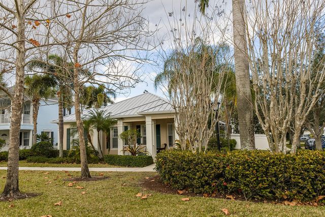 102 Bonaire Lane, Jupiter, FL 33458