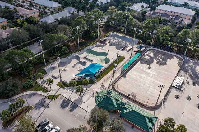 102 Bonaire Lane, Jupiter, FL 33458