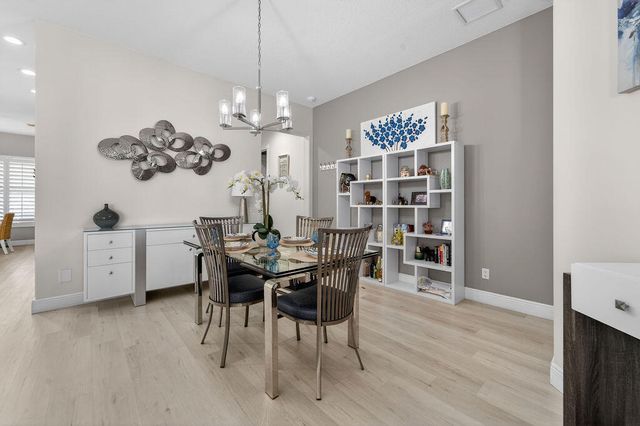 102 Bonaire Lane, Jupiter, FL 33458