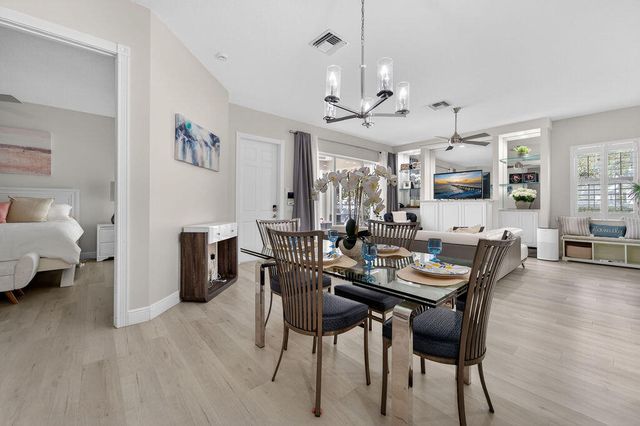 102 Bonaire Lane, Jupiter, FL 33458