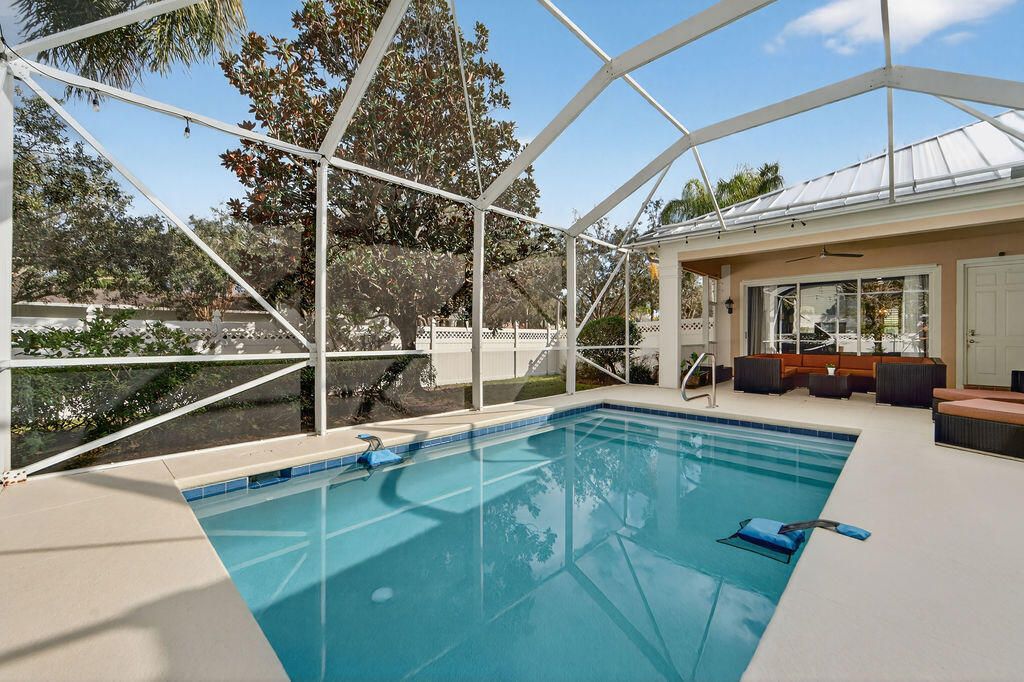 102 Bonaire Lane, Jupiter, FL 33458