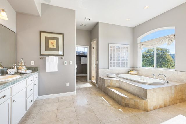 18687 Rosemary Ln, Grass Valley, CA 95949