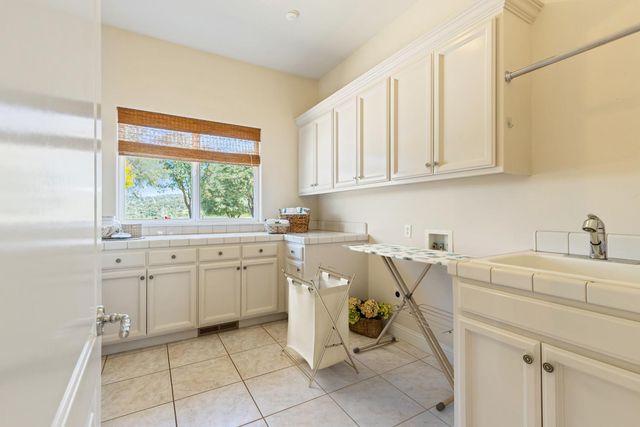 18687 Rosemary Ln, Grass Valley, CA 95949