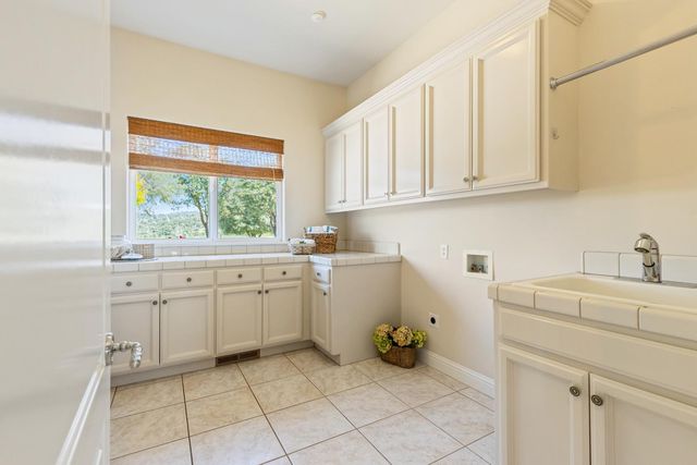 18687 Rosemary Ln, Grass Valley, CA 95949