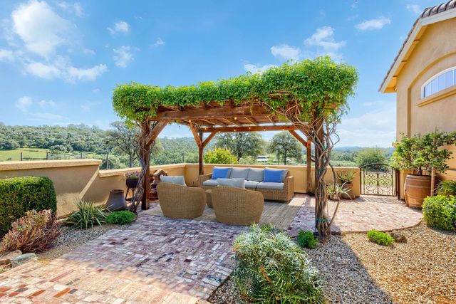 18687 Rosemary Ln, Grass Valley, CA 95949