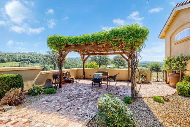 18687 Rosemary Ln, Grass Valley, CA 95949