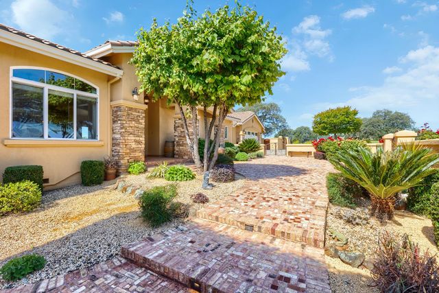 18687 Rosemary Ln, Grass Valley, CA 95949