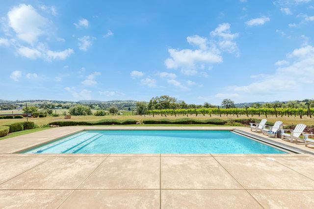 18687 Rosemary Ln, Grass Valley, CA 95949