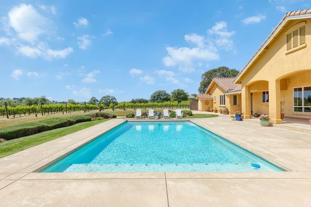 18687 Rosemary Ln, Grass Valley, CA 95949
