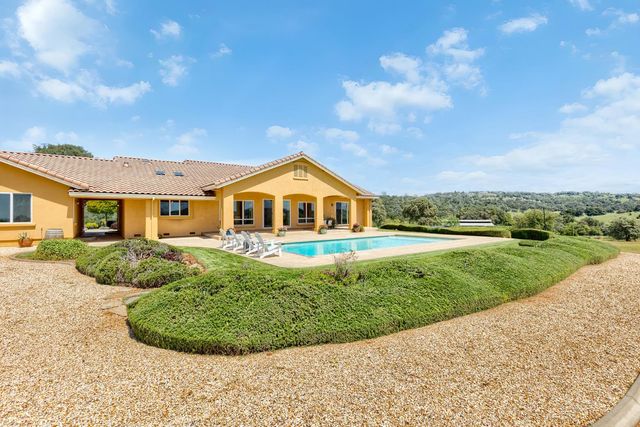 18687 Rosemary Ln, Grass Valley, CA 95949