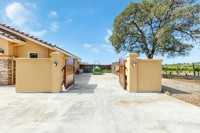 18687 Rosemary Ln, Grass Valley, CA 95949