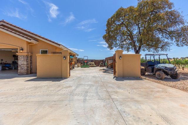 18687 Rosemary Ln, Grass Valley, CA 95949