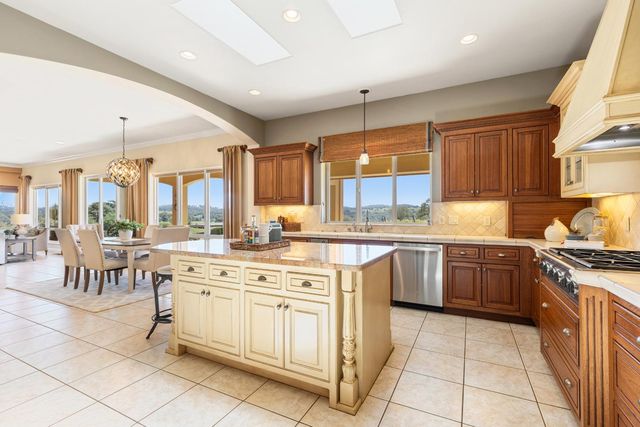 18687 Rosemary Ln, Grass Valley, CA 95949
