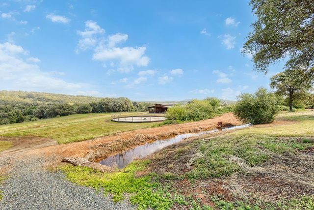 18687 Rosemary Ln, Grass Valley, CA 95949