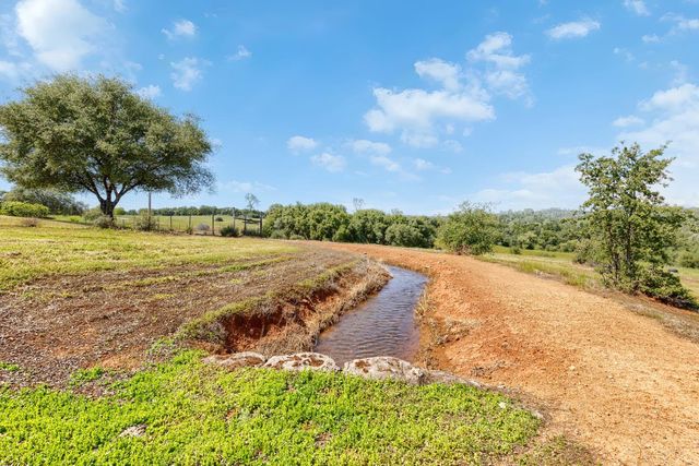18687 Rosemary Ln, Grass Valley, CA 95949
