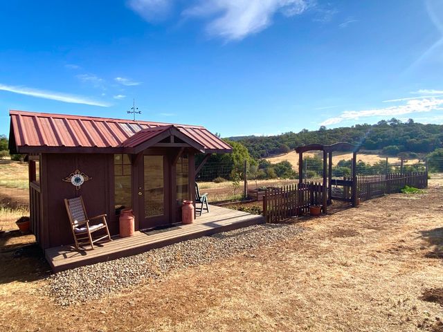 18687 Rosemary Ln, Grass Valley, CA 95949
