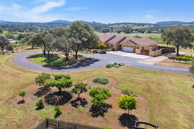 18687 Rosemary Ln, Grass Valley, CA 95949