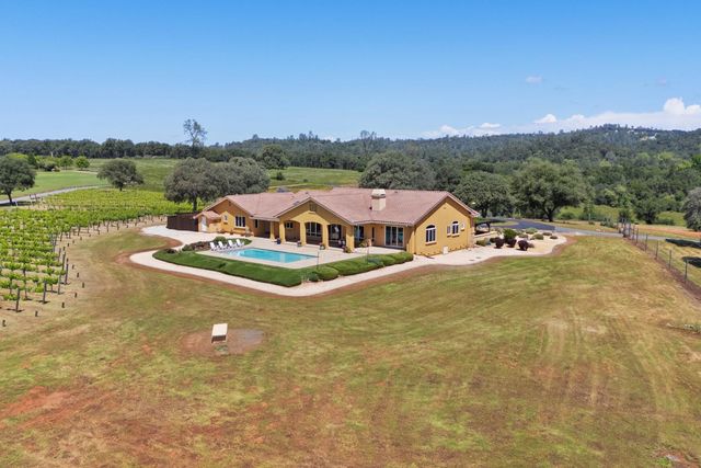18687 Rosemary Ln, Grass Valley, CA 95949