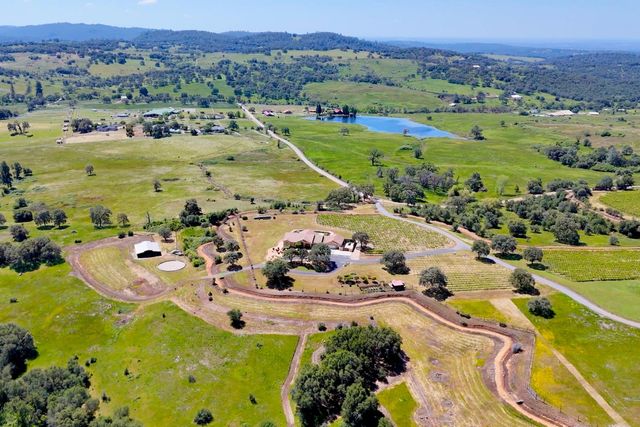 18687 Rosemary Ln, Grass Valley, CA 95949