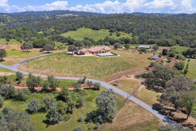 18687 Rosemary Ln, Grass Valley, CA 95949