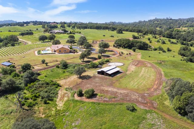 18687 Rosemary Ln, Grass Valley, CA 95949