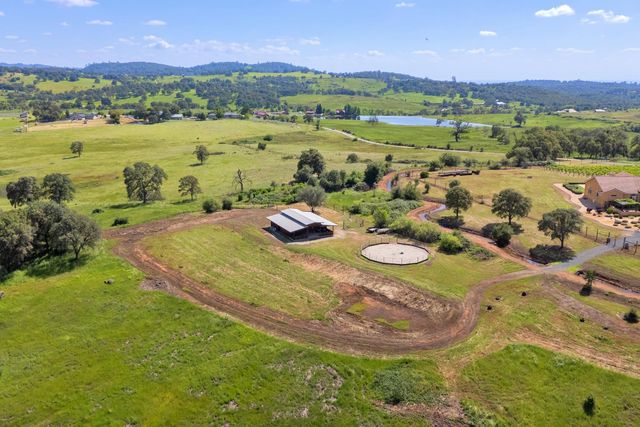 18687 Rosemary Ln, Grass Valley, CA 95949