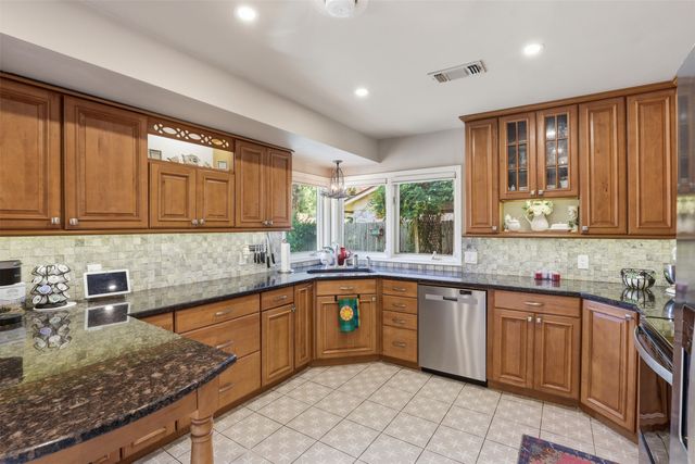 1605 Celeste Court, Arlington, TX 76012