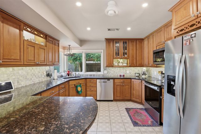 1605 Celeste Court, Arlington, TX 76012