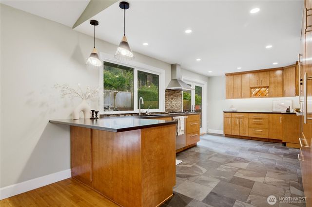 15237 SE 48th Drive, Bellevue, WA 98006