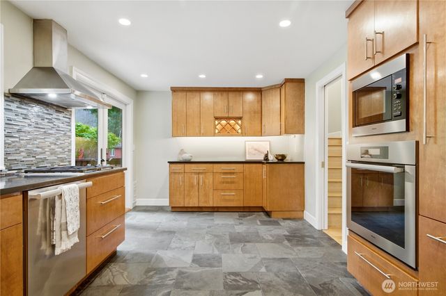 15237 SE 48th Drive, Bellevue, WA 98006