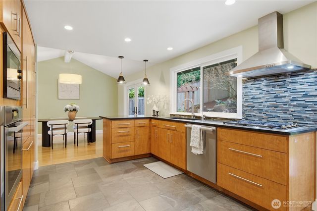 15237 SE 48th Drive, Bellevue, WA 98006