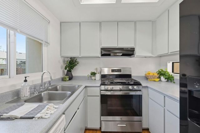 660 Nobel Drive 1E, Santa Cruz, CA 95060