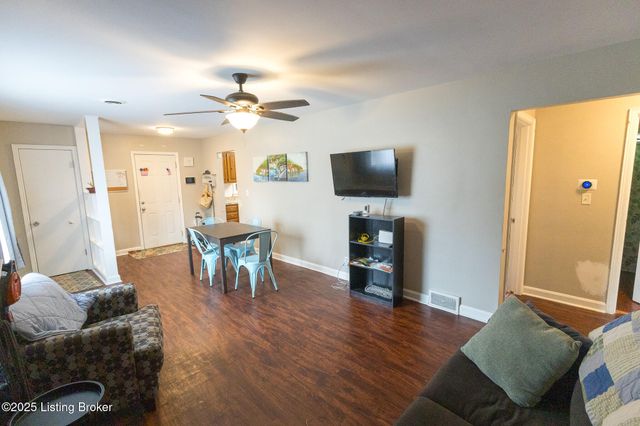 10003 3rd Street Rd, Louisville, KY 40272