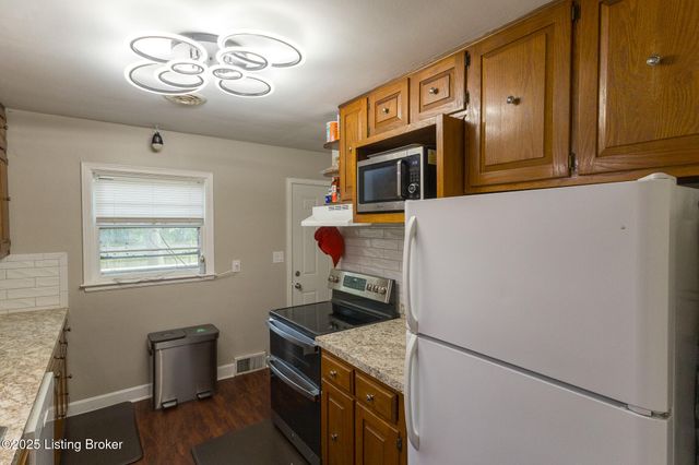 10003 3rd Street Rd, Louisville, KY 40272