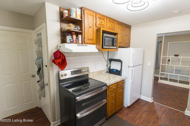 10003 3rd Street Rd, Louisville, KY 40272