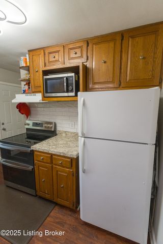10003 3rd Street Rd, Louisville, KY 40272