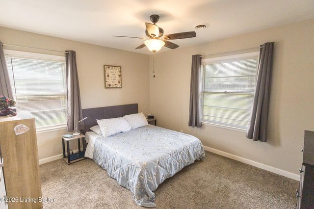 10003 3rd Street Rd, Louisville, KY 40272