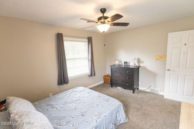 10003 3rd Street Rd, Louisville, KY 40272