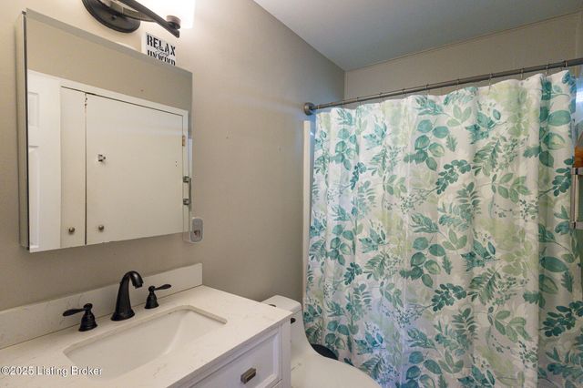 10003 3rd Street Rd, Louisville, KY 40272