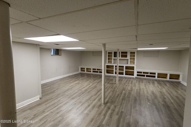10003 3rd Street Rd, Louisville, KY 40272