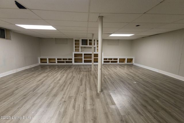 10003 3rd Street Rd, Louisville, KY 40272
