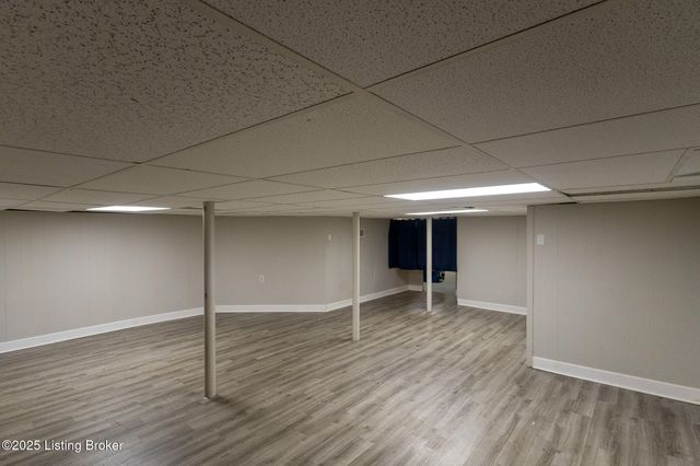 10003 3rd Street Rd, Louisville, KY 40272