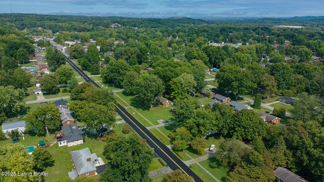 10003 3rd Street Rd, Louisville, KY 40272