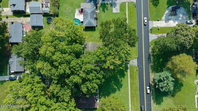 10003 3rd Street Rd, Louisville, KY 40272