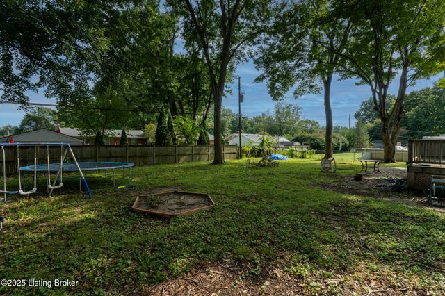 10003 3rd Street Rd, Louisville, KY 40272