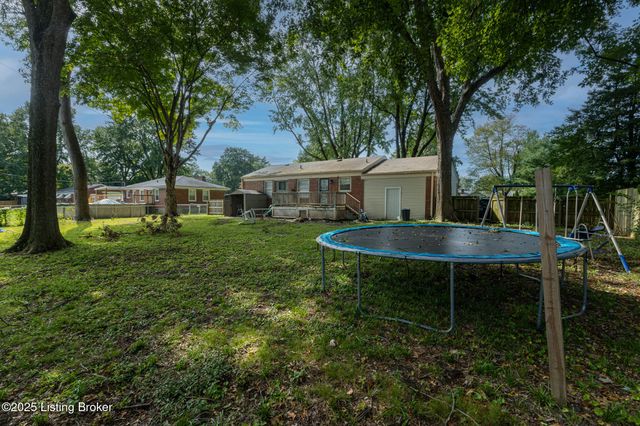 10003 3rd Street Rd, Louisville, KY 40272