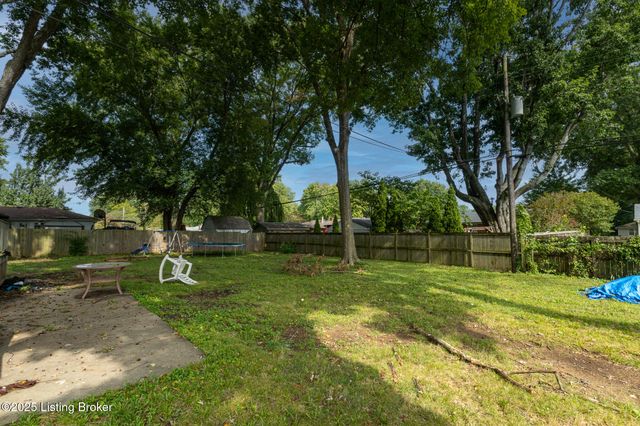 10003 3rd Street Rd, Louisville, KY 40272
