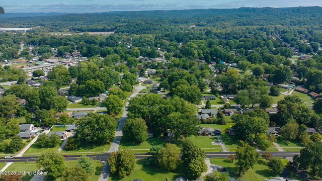 10003 3rd Street Rd, Louisville, KY 40272